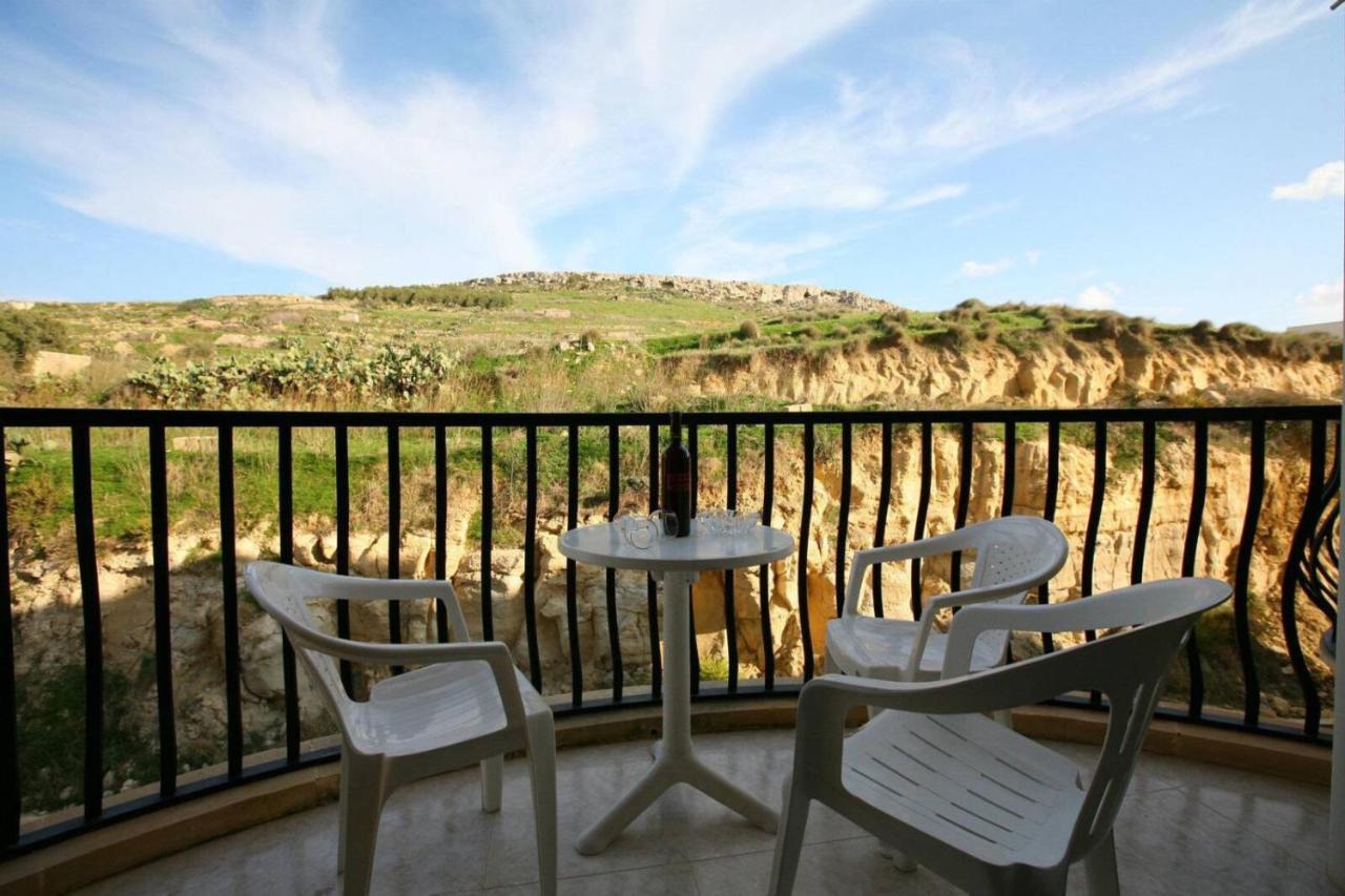 Spacious Apartment In Marsalforn, Gozo Esterno foto